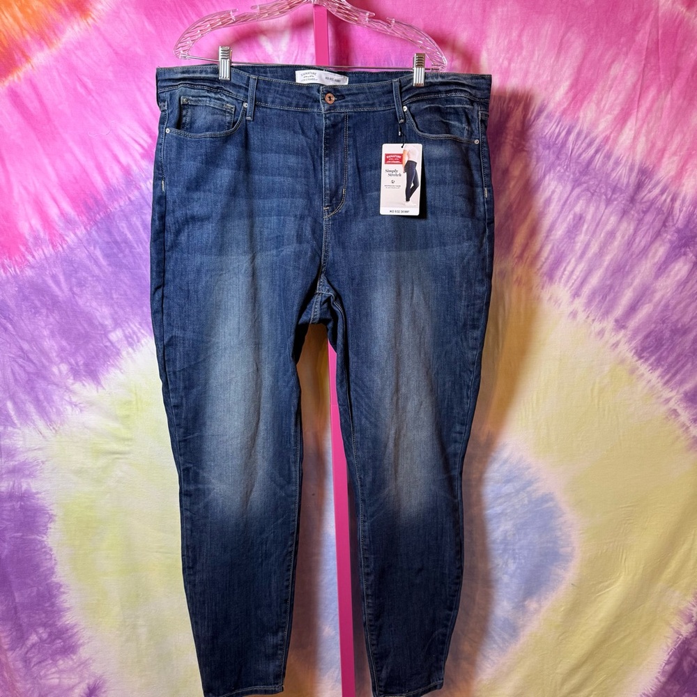 Signature by Levi Strauss Mid-Rise Skinny Jeans 🔥